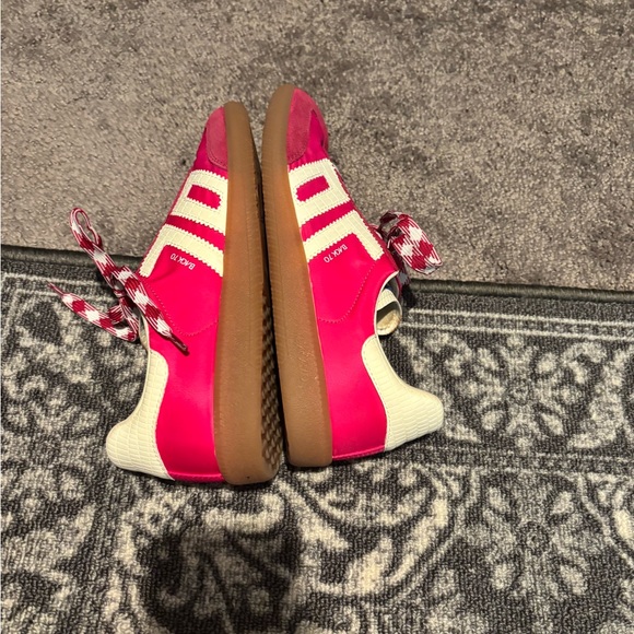 Back 70s Stylish Pink Sneakers for Women in good condition - Picture 2 of 5